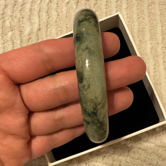 Green and Cream Bangle Bracelet - Picture 5 of 7